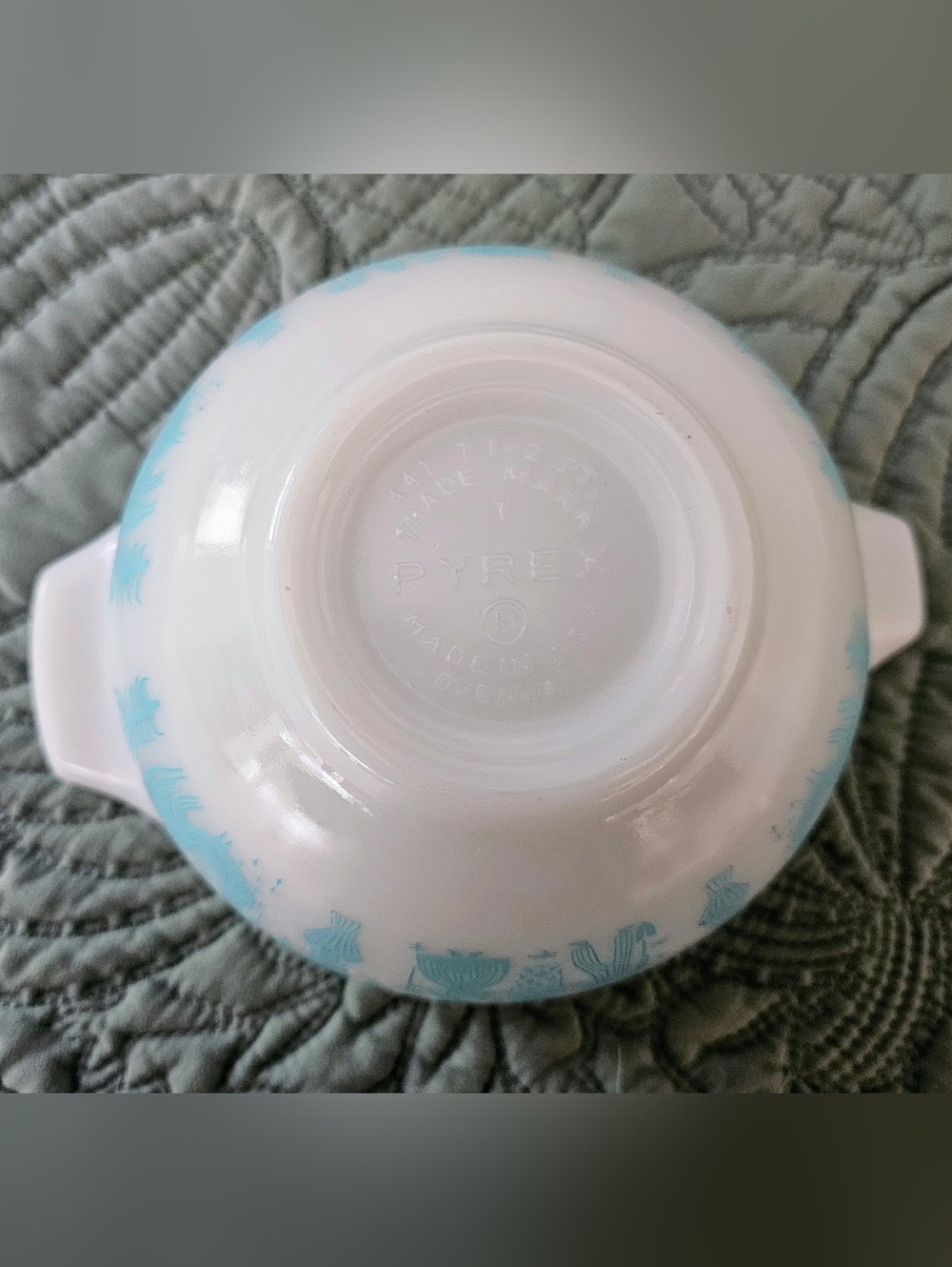 Vintage Pyrex Butterprint Small Handled Bowl Cinderella Amish Milk Glass - Picture 3 of 5
